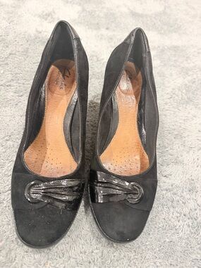 Clark’s Artisan Pumps